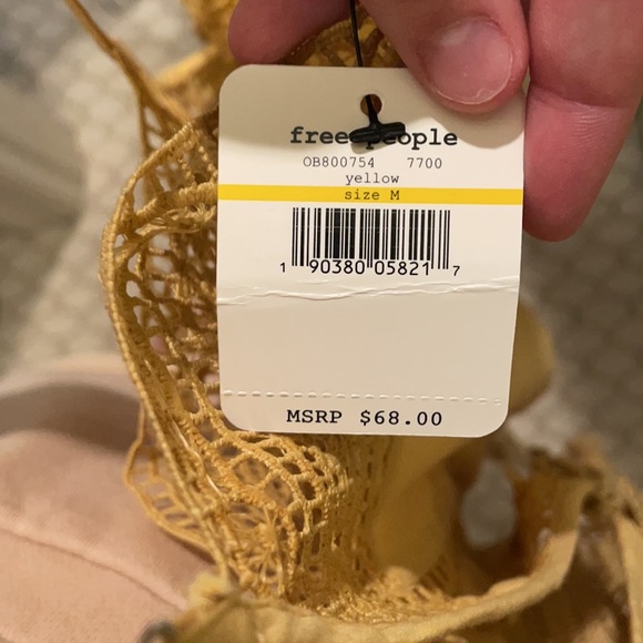 Cute yellow top! - Picture 4 of 4